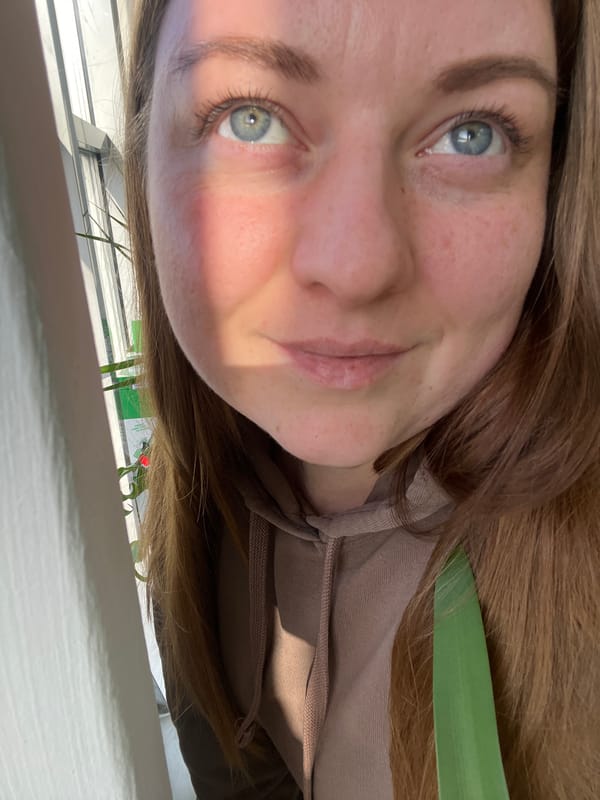 Woman photographed in close-up portrait in Klin, Russia