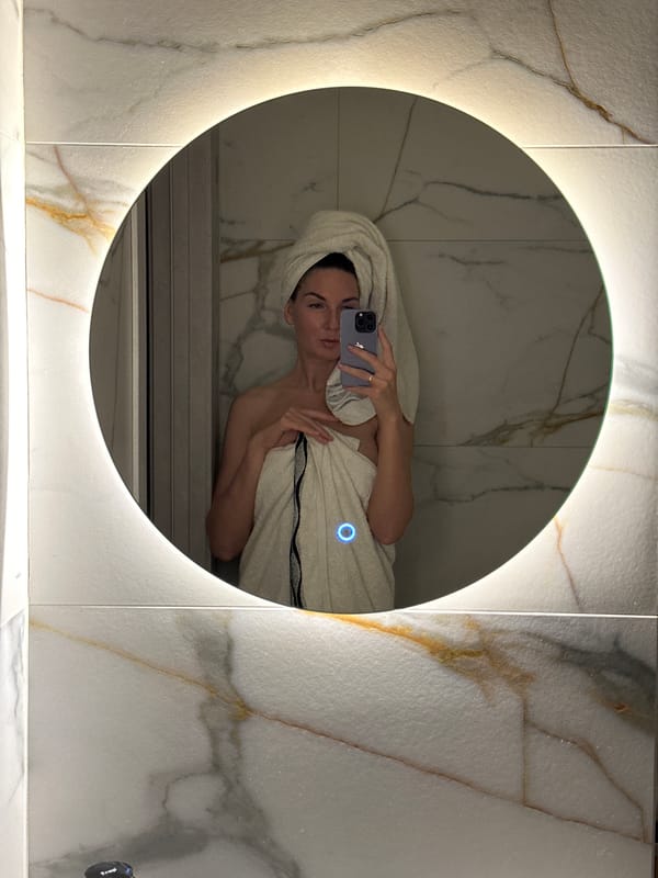 Woman takes post-shower selfie in Chaikovsky bathroom