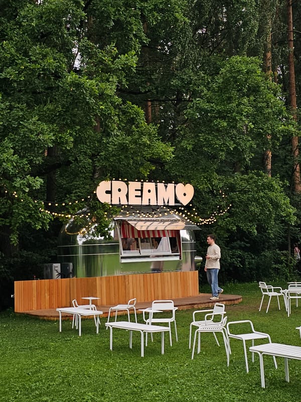 Afternoon at a charming café and food trailer in Nemchinovo