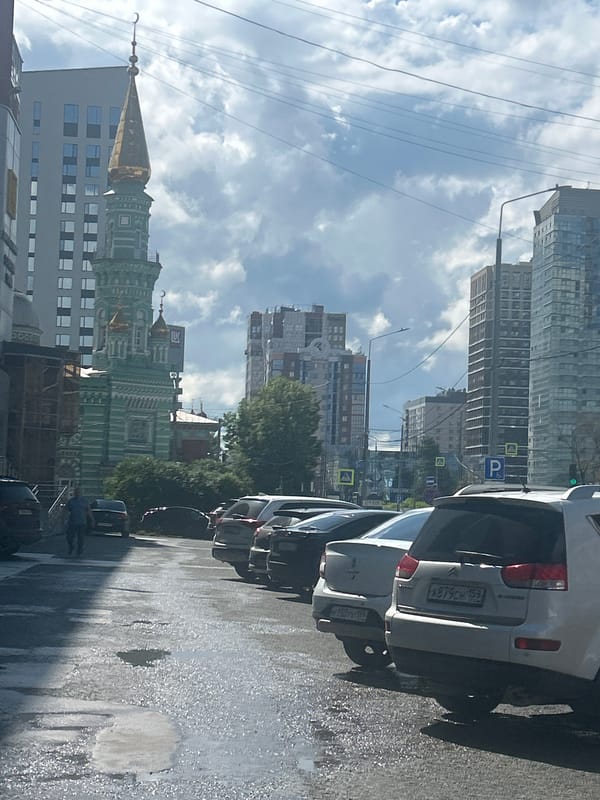 A rainy morning drifting through Perm, Russia