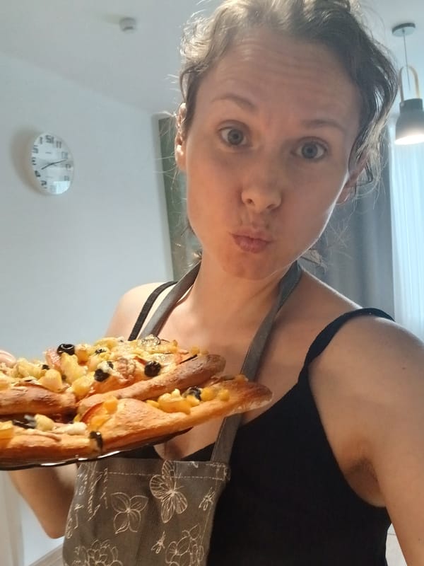 Sunday pizza making and snacking session in Yekaterinburg