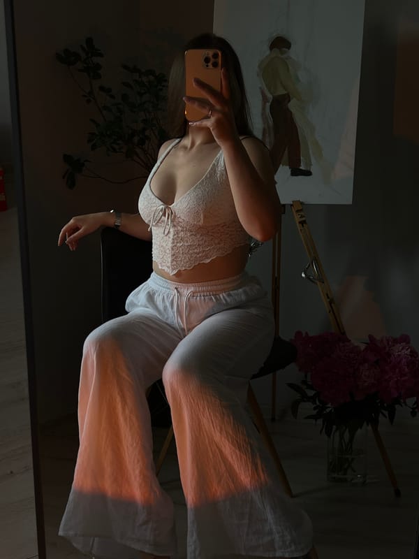 Extended selfie session documented in Ternopil artist studio