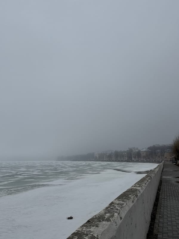 Foggy spring conditions observed along frozen river in Votkinsk