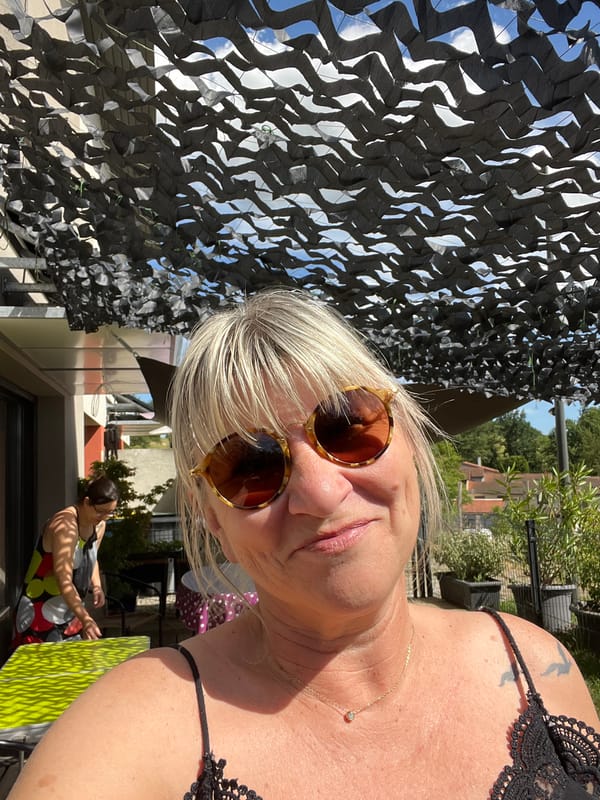 Casual afternoon scenes in Chambœuf, indoors and outdoors