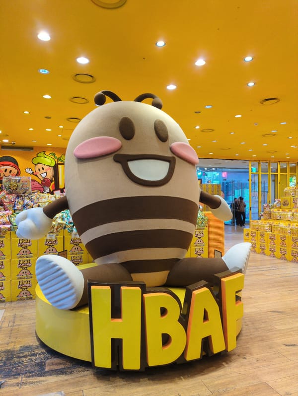 Morning street life documented across Seoul commercial district