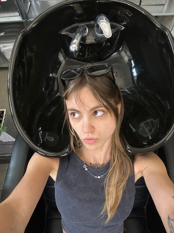 Salon visit in Moscow: washing, waiting, and selfies