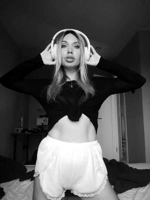 Domestic moments captured in Votkinsk homes during afternoon