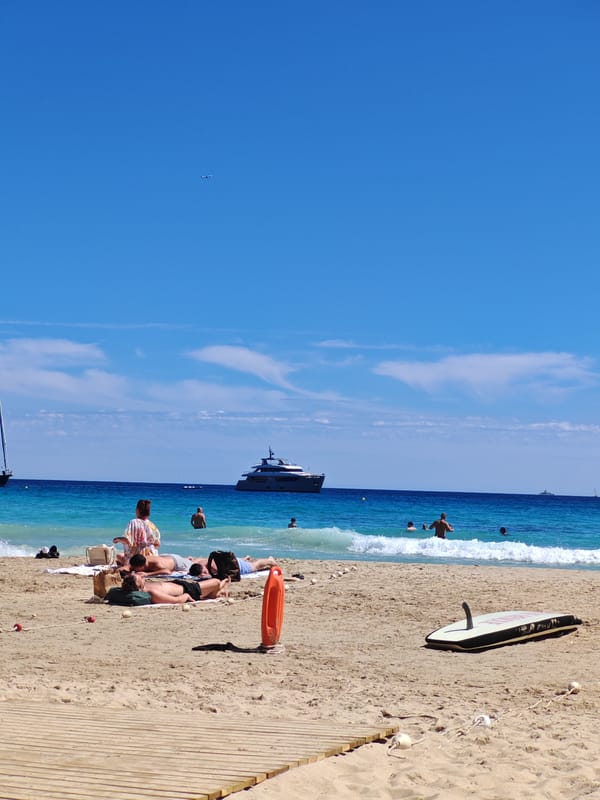 Sunny beach day draws crowds to Sant Agustí, Spain
