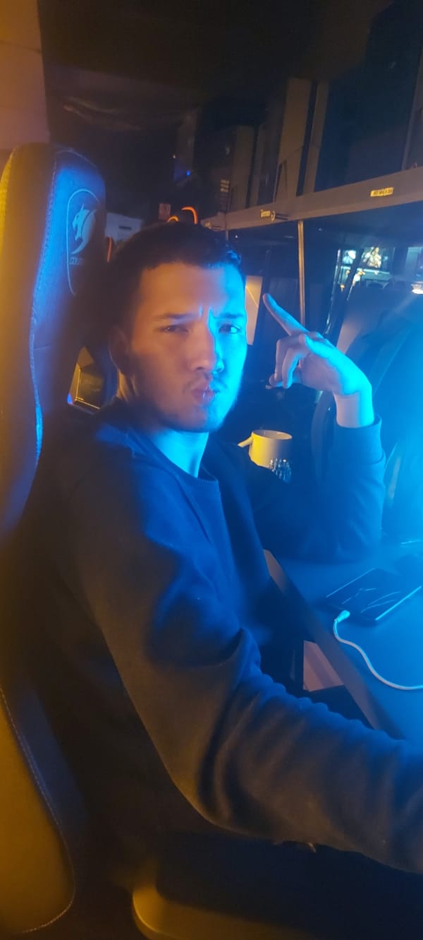 Computer building session documented in Tashkent apartment