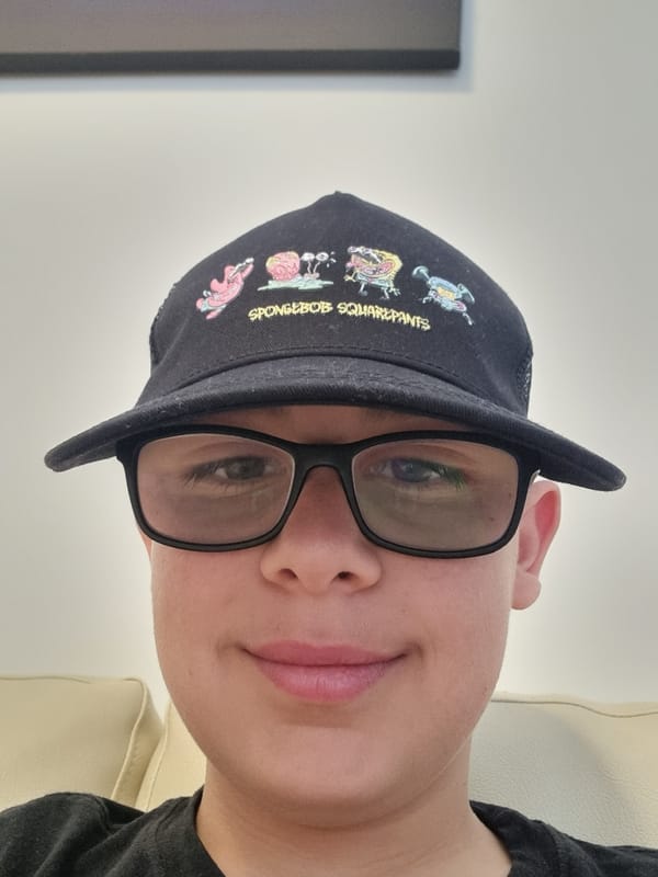 Person in SpongeBob cap spotted in Adeje, Spain