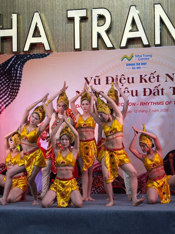 Traditional dance showcase lights up a Nha Trang cultural stage