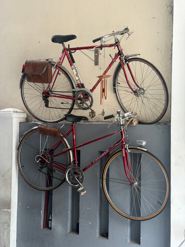 Vintage bicycles and street scenes documented in Đà Nẵng