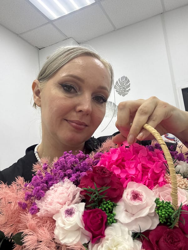 Flower pickup selfies at a Komsomolsk-on-Amur beauty salon