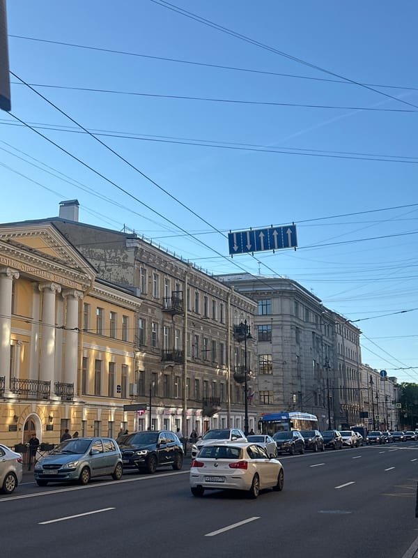 Witness documents ordinary street life in Russian city