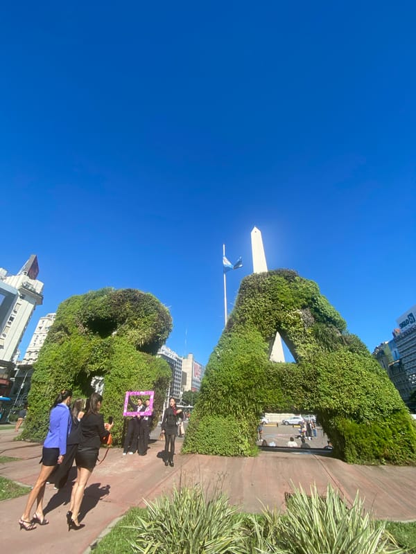 Mixed urban scenes and portraits documented across Buenos Aires