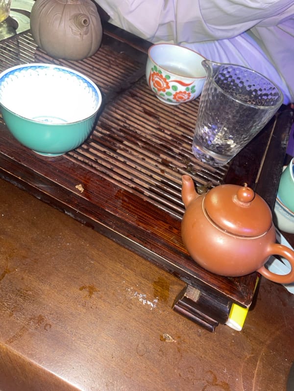 Traditional tea ceremony captured in Nha Trang residential setting