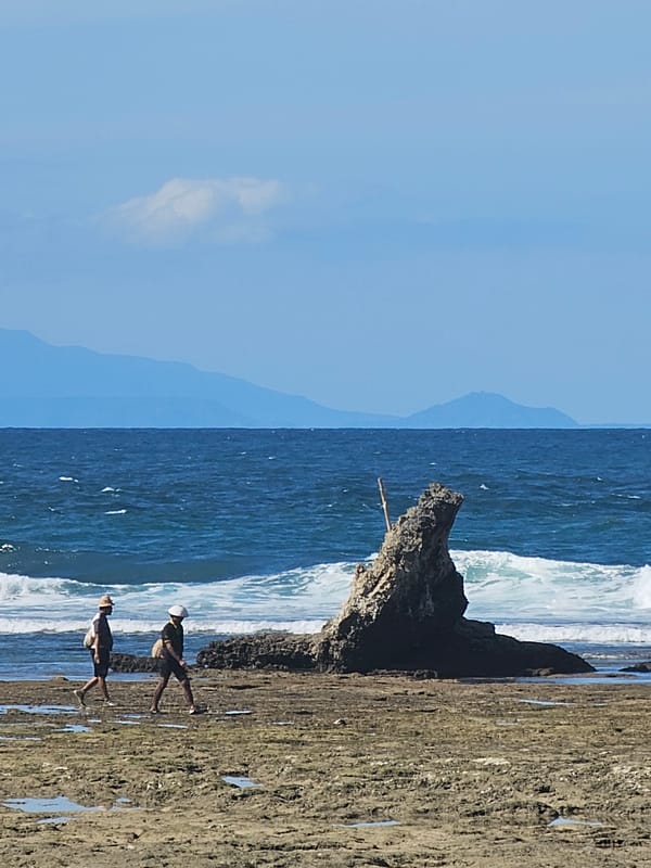 Morning scenes capture tourists and construction activity in Kuta Selatan