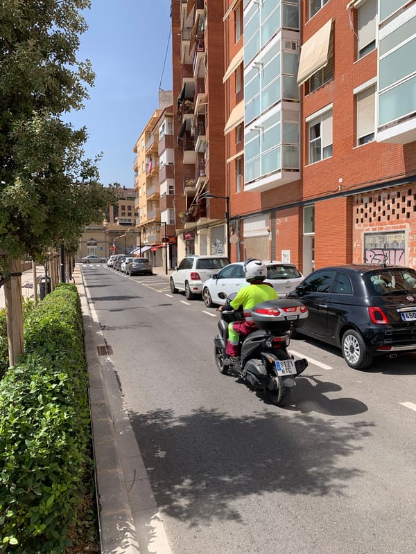 Weekday morning street life across a Valencia neighborhood