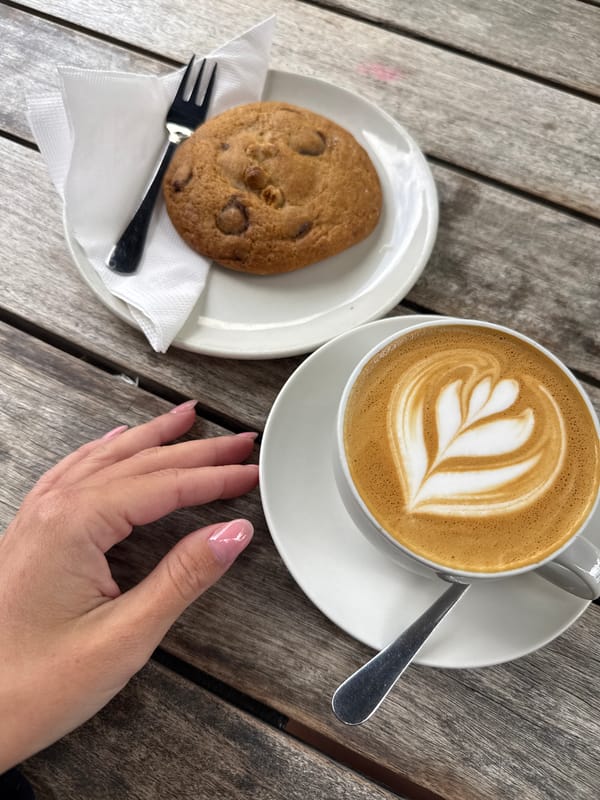 Coffee break and cloudy Table Mountain views in Cape Town