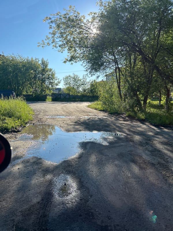 Ordinary moments captured in Tugulym: puddles and car charger