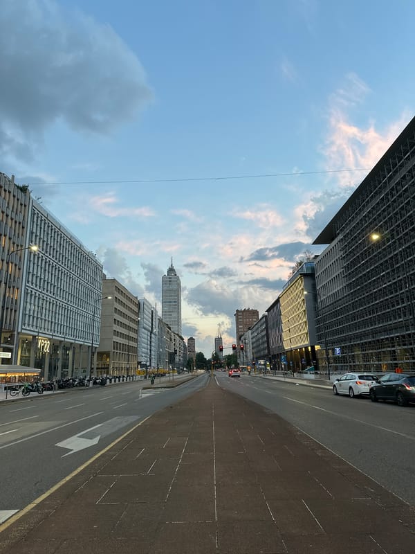 Milan street scene captured on Via Vittor Pisani