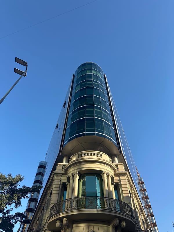 Mixed architecture documented in Córdoba building photograph