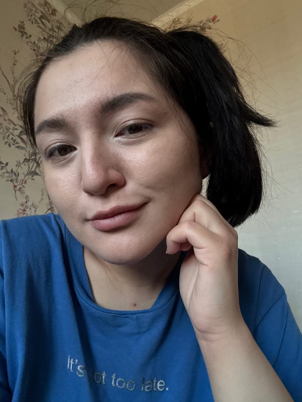 Woman in motivational t-shirt photographed in Kurovskoye, Russia