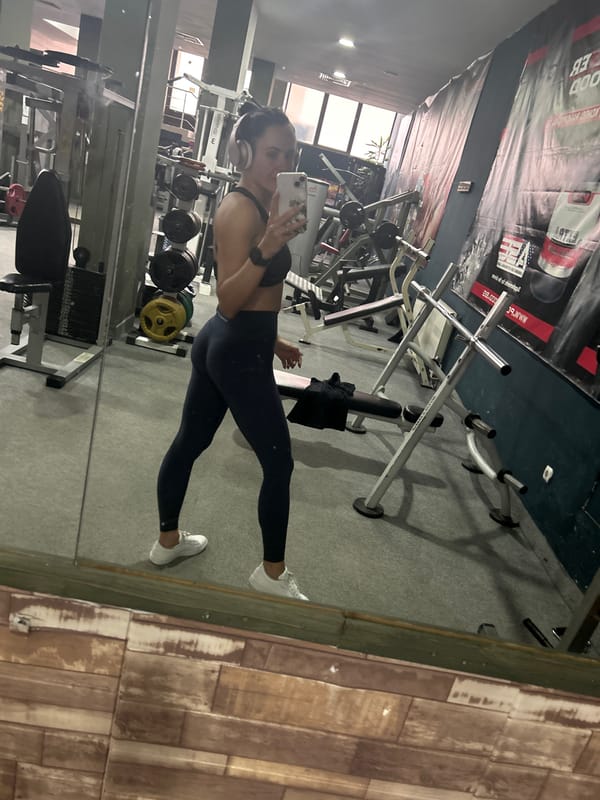 Woman takes gym selfie in Bansko, Bulgaria
