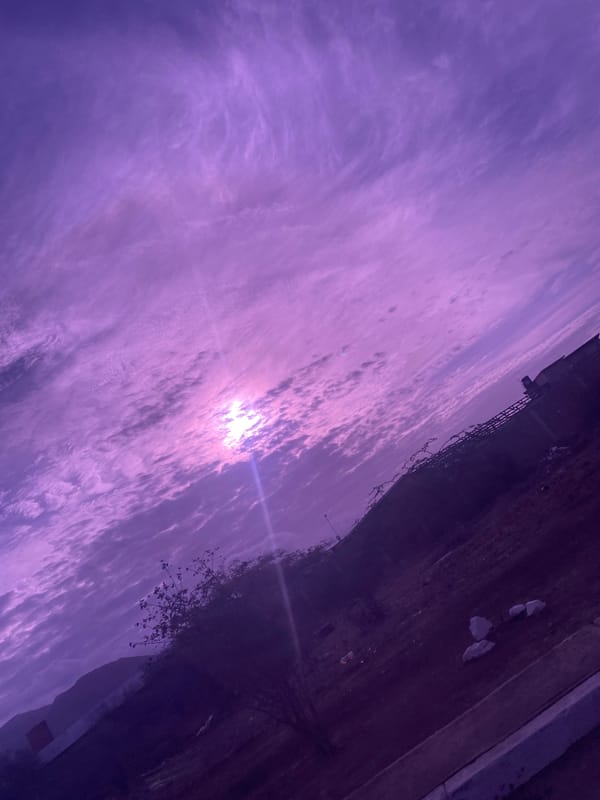 Vehicle journey documented through Venezuelan towns during brief timespan