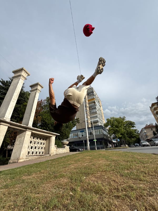 Parkour tricks and crocheted toys in a Shumen park