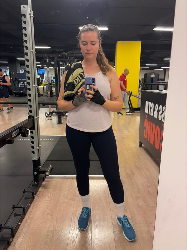 Woman takes mirror selfie at Belgrade gym