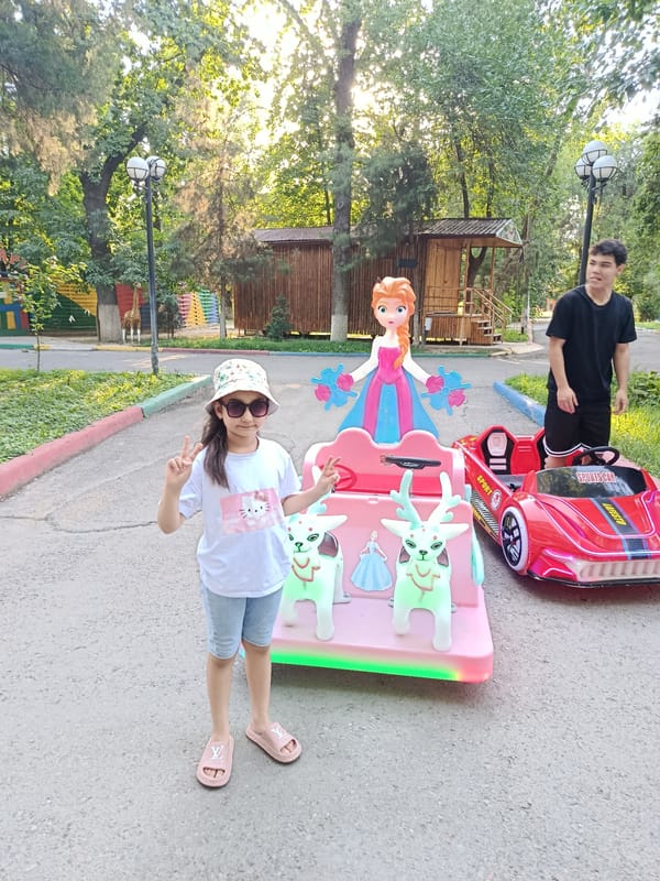 Afternoon stroll through Lago Park, Tashkent