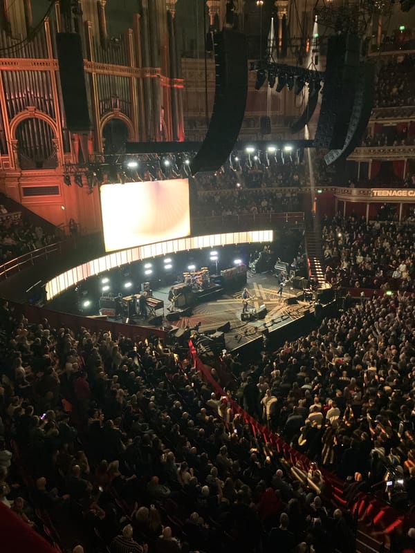 Concert draws packed crowd to London's Royal Albert Hall