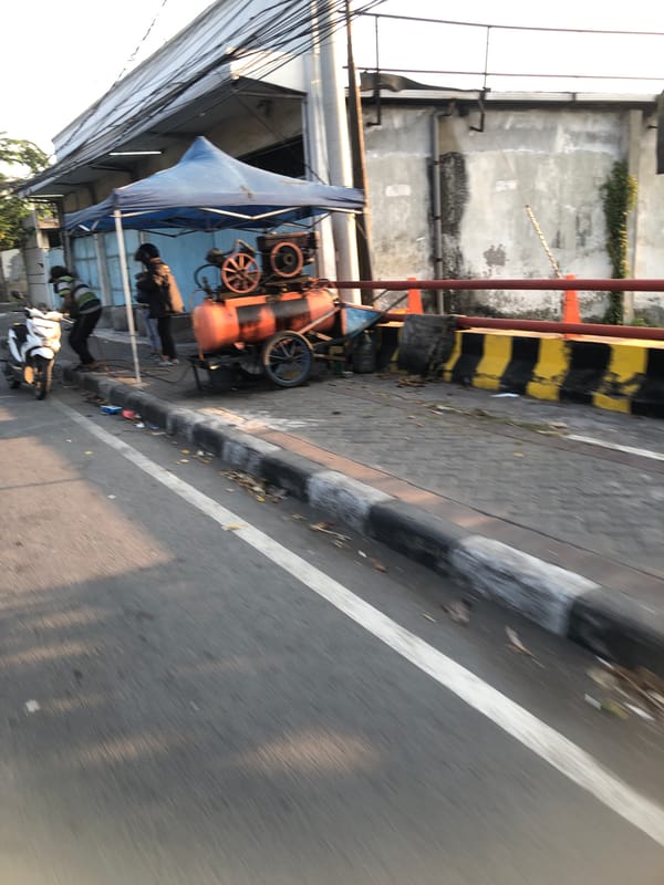 Morning traffic at a Gelam intersection, with a controller on duty