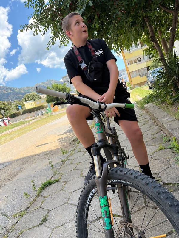 Morning bike tour through residential Sliven with social media breaks