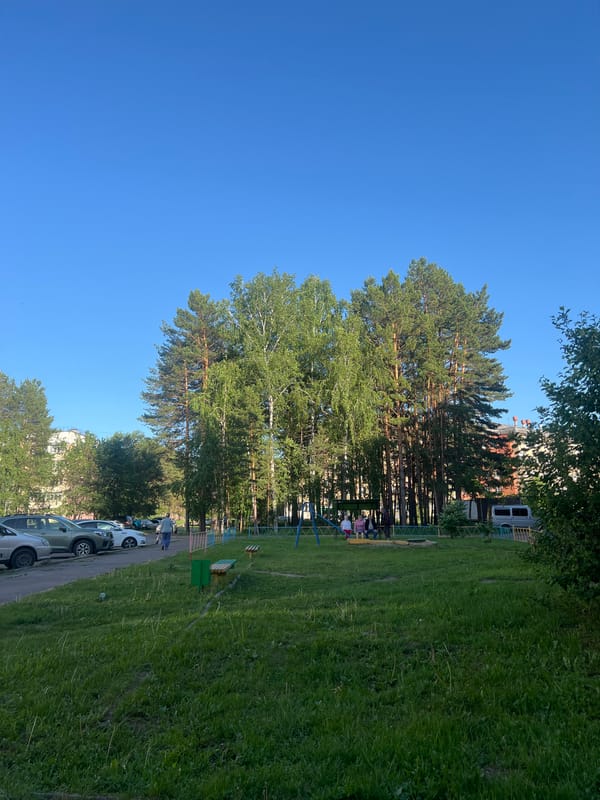 Sunny afternoon in a Zheleznogorsk residential neighborhood