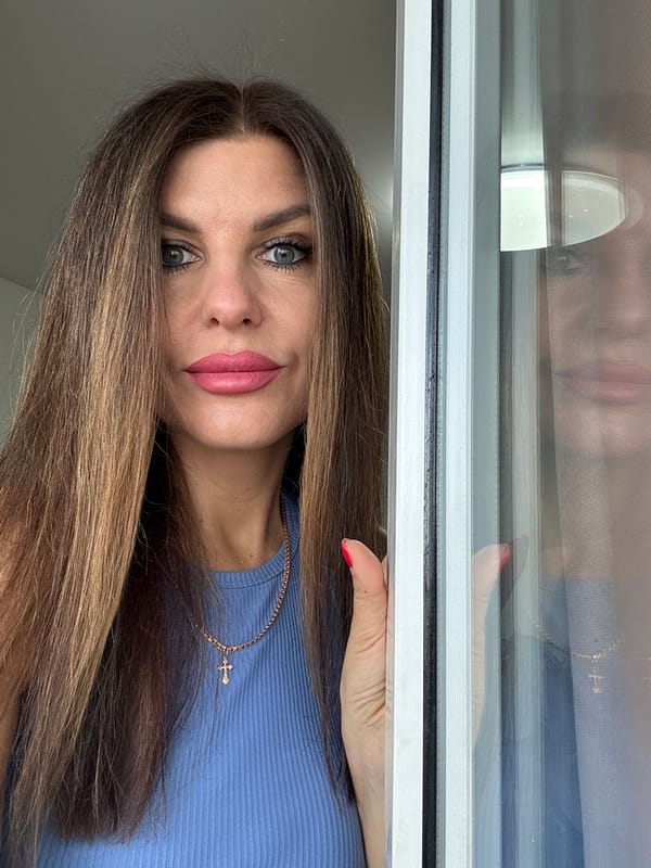 Woman documents selfie session in Chaikovsky apartment over 10 minutes
