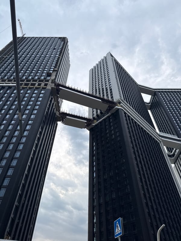 Moscow resident documents modern high-rise complex and surroundings