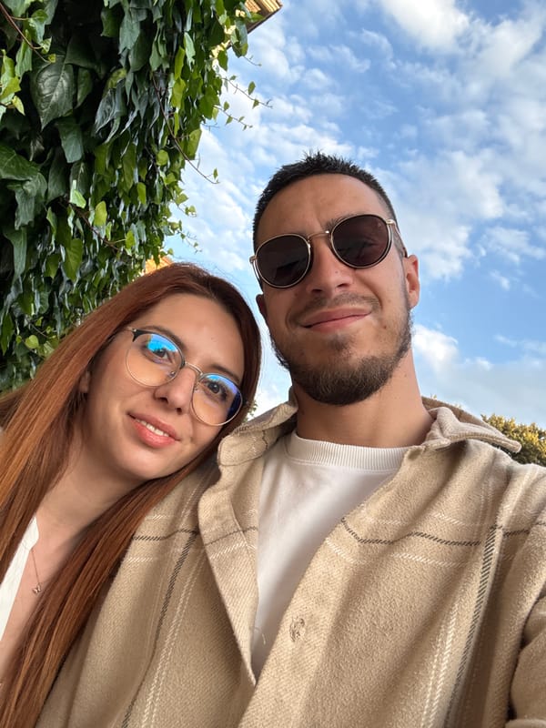 Rome afternoon scenes: tourists, dining, wildlife, film crew captured