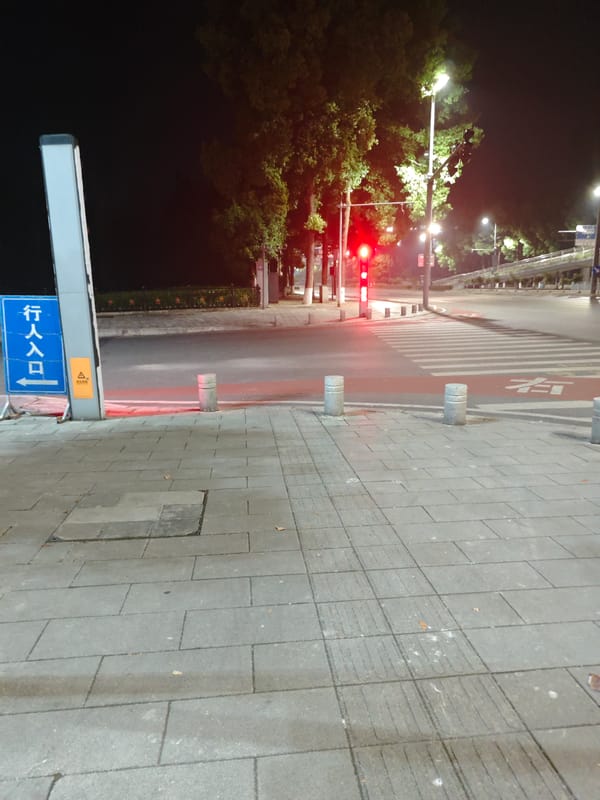 Evening street scenes documented in Chongqing High-tech Zone