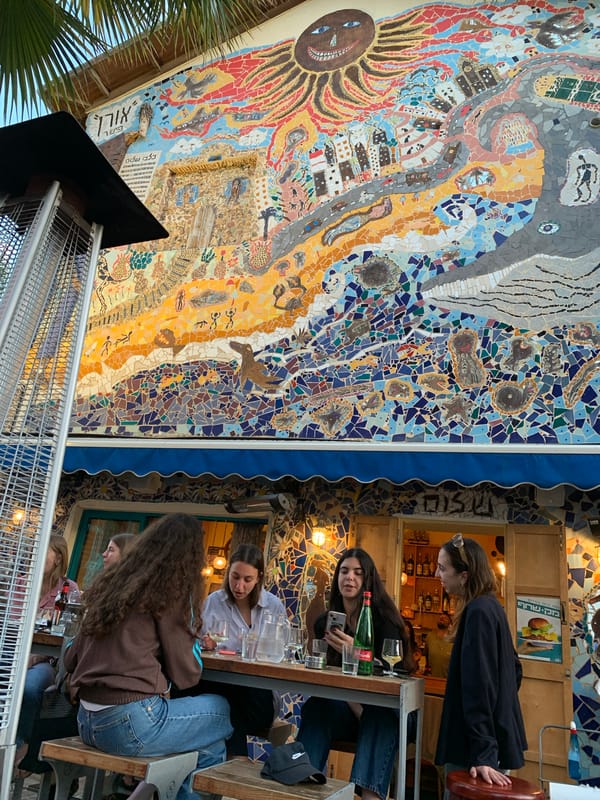 Tel Aviv residents enjoy afternoon leisure activities across city