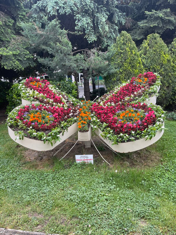 Tourist documents Kazanlak's parks, monuments, and streetscapes