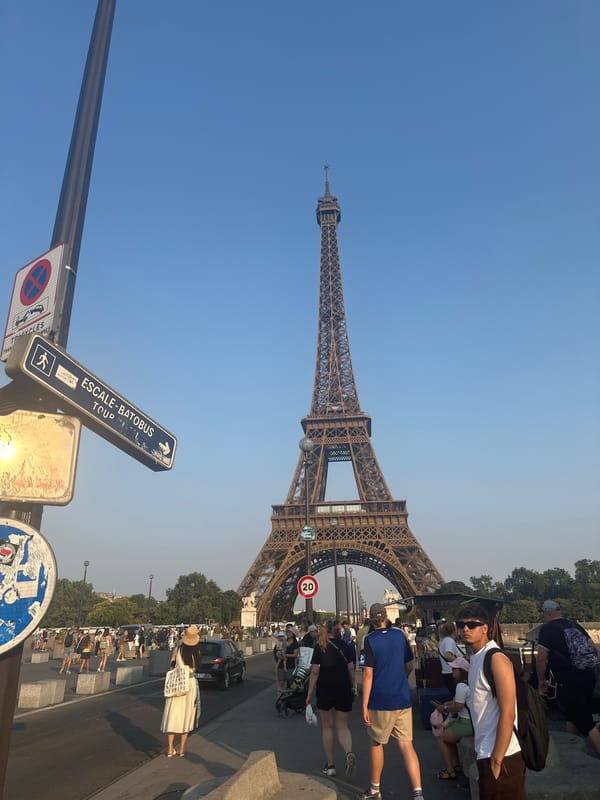 Busy summer afternoon at the Eiffel Tower and Seine
