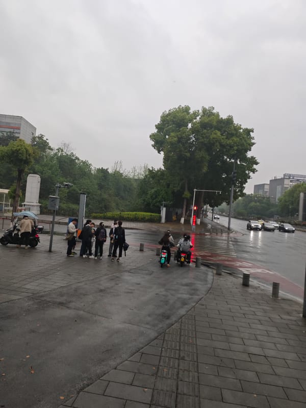 Morning street scenes captured across rainy Chongqing High-tech Zone