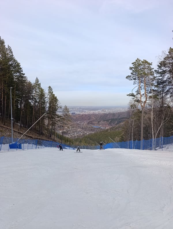 Spring skiing continues at Krasnoyarsk resort despite April weather