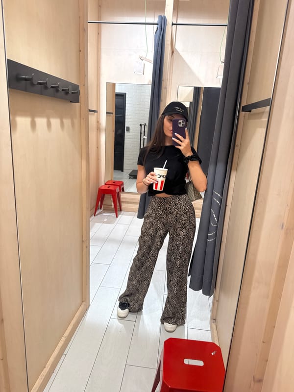 Shopper takes mirror selfies in Plovdiv fitting room