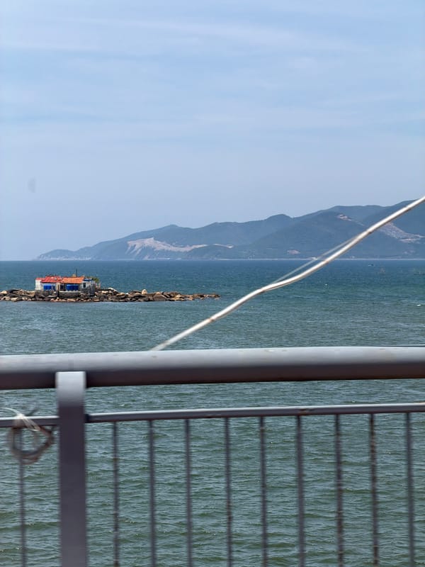 Early morning life documented in Vietnam coastal city