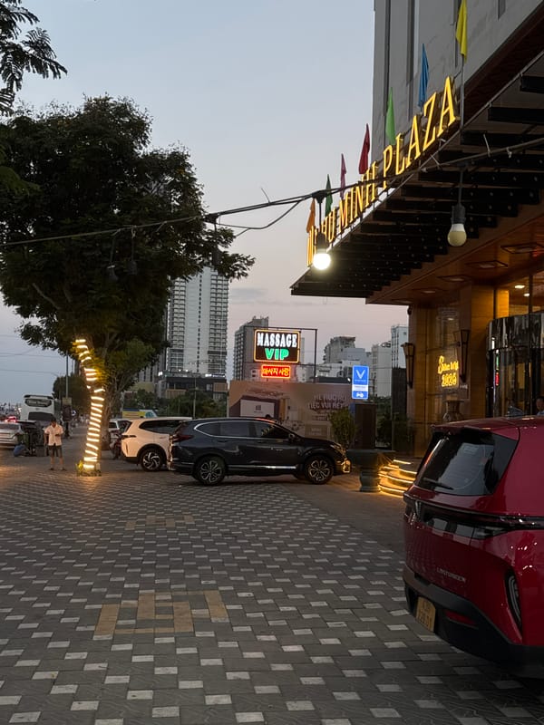 Evening street scene around Da Nang's Diamond Plaza district