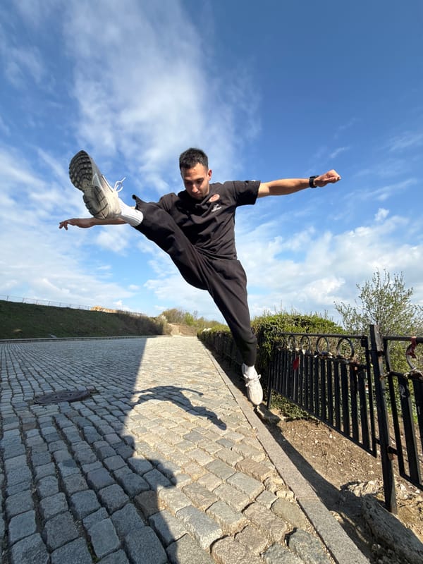 Man climbs Bulgarian monument, performs athletic stunts in Shumen