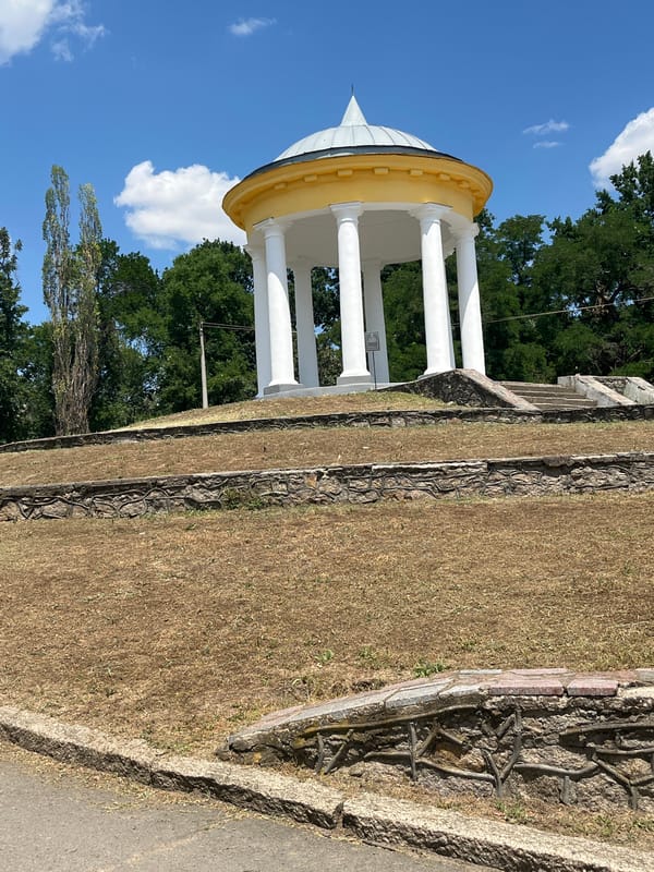 Summer morning wander through Voznesensk's streets, parks, and green spaces